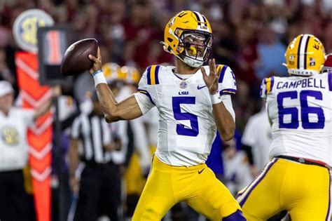 On a key sack play, Carter wrapped up LSU quarterback Jaylen Daniels for the stop. However, the defensive lineman didn’t bother taking the 6-foot-3, 200-pound quarterback to the ground.. 