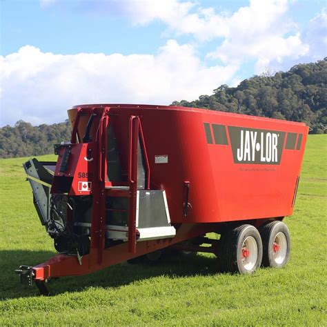 Jaylor & John Deere Farm Equipment in ON Green Tractors