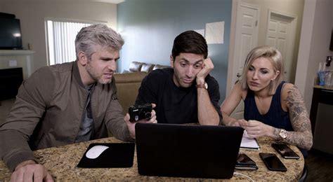 When Jayme learns that her online boyfriend is fake and that he is catfishing other women as well, she enlists the help of Nev and Max to stop him.. 