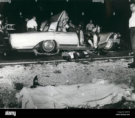 Jayne mansfield crash scene. Jayne Mansfield's Pink Palace was a mansion bought and refurbished with pink paint and fixtures by American actress Jayne Mansfield in 1957. The mansion was demolished in 2002. History. In November 1957, shortly before her marriage to Mickey Hargitay, Mansfield bought a 40-room Mediterranean-style mansion formerly owned by Rudy Vallée at 10100 Sunset Boulevard in Holmby Hills, Los Angeles. 