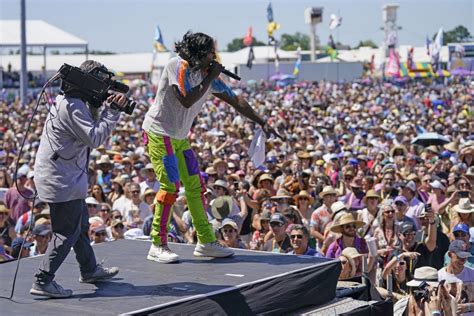 Jazz Fest  –  ‘one of the gems’  –  cranks up in New Orleans