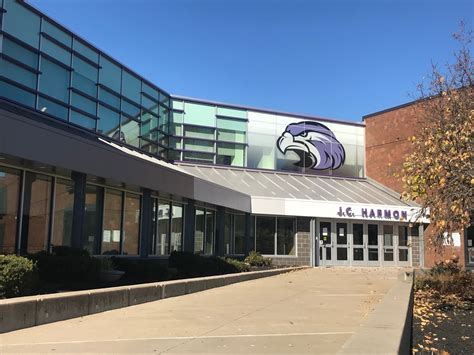 Jc harmon high school. View J.C. Harmon High School rankings for 2024 and compare to top schools in Kansas. 