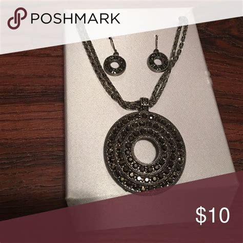 Are you looking for the perfect silver Costco jewelry piece to add a touch of elegance to your wardrobe? Look no further than this comprehensive guide! From earrings to necklaces, these tips will help you find the perfect piece for your uni.... 