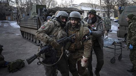Jefe mercenario ruso dice que controla Bakhmut, pero Ucrania lo niega
