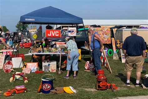 Weekly Outdoor Flea Market in Wisconsin Saturdays - April 27, 2024 - October 12th, 2024 Experience the excitement all season long at Princeton Flea Market, Central Wisconsin's largest outdoor flea market. Every Saturday, immerse yourself in the vibrant atmosphere of Princeton's City Park on Hwy 23, where hundreds of vendors offer an .... 