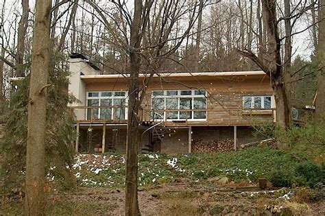 Apr 1, 2016 ... This is Jeffrey Dahmer's childhood home. Close to Cuyahoga Valley National Park, Montrose shopping. Easy access to I-77 highway,” the listing .... 