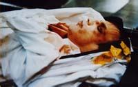 Jeffrey dahmer post mortem. Jeffrey Dahmer, (born May 21, 1960, Milwaukee, Wisconsin, U.S.—died November 28, 1994, Portage, Wisconsin), American serial killer whose arrest in 1991 provoked criticism … 