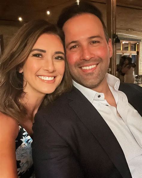 What is the relationship of Jen Lada? Jen Lada is married to the former SportsCenter anchor Dario Melendez.. Lada and Dario are married since 2 October 2017. In Feb 2018, baby Layla was born to them.. Similarly, the two have also a daughter named Kiera.. Lada also has a son Chase, born in 2009 from her previous marriage to Sean …. 