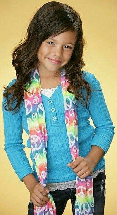 Jenna ortega kid. 5′ 1″ (1.55 m) Mini Bio. Jenna Marie Ortega was born on September 27, 2002 in Coachella Valley, California. She began acting at age 9 and has portrayed Harley, a creative-engineering prodigy navigating life as the middle child in a family of 7 children in "Stuck in the Middle," a Disney Channel series told from Harley's perspective. 