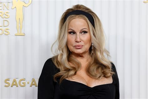 Jennifer Coolidge shows support for writers’ strike in MTV Movie & TV Awards acceptance speech