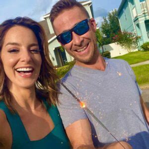 Jennifer Epstein Jennifer Epstein Biography Jennifer Epstein is an American news anchor and television presenter who anchors FOX 13’s Good Day Tampa Bay Facebook Instagram TikTok Twitter Home. 