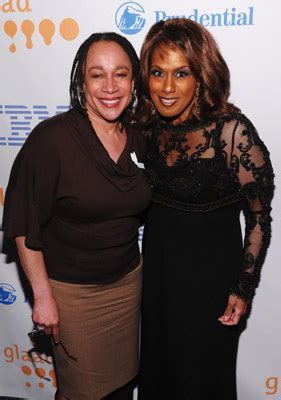 As the young star of the early ’80s smash “Dreamgirls,” Jennifer Holliday received some important tips from the Broadway legends of the era, including Ethel Merman, Lauren Bacall and Ann Miller. “It was a lot to undertake for me at such a young age,” says Holliday, who’s starring now in “The Color Purple,” opening Friday […]. 
