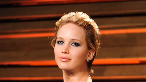 Jennifer lawrence nake. In the latest leaked Sony emails, it is revealed that Jennifer Lawrence and Amy Adams were paid less than their male costars in 2013's "American Hustle," which was co-financed by Sony arm Columbia ... 