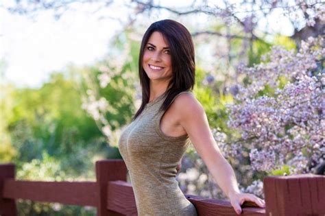 Jenny dell measurements. Jenny Dell is hot NESN reporter covering Red Sox games. This beauty with curvaceous body grew up in Connecticut. There’s not much else publicly known from her private life. Her job became obviously her passion, since she’s dating Red Sox player Will Middlebrooks. In summer of 2014, this couple got engaged! 