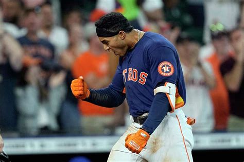 Jeremy Peña blasts walk-off homer to lift Astros past Blue Jays