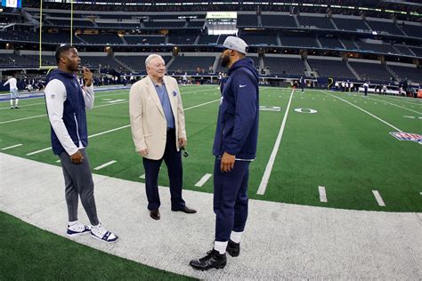 Jerry Jones apologizes for using slur 