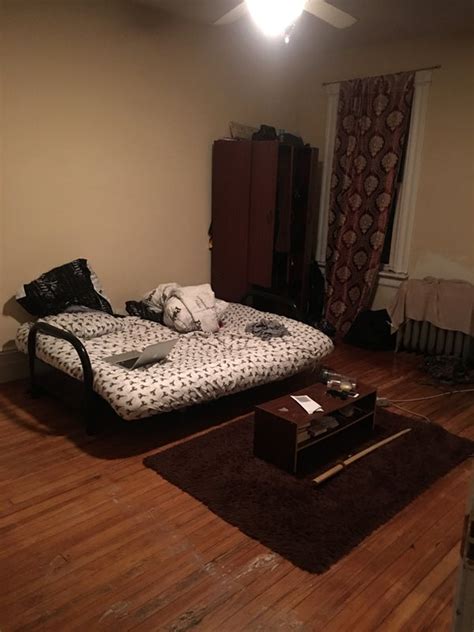 Unfurnished room in a house. $1,350. Single bed