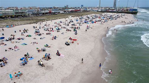 Jersey shore free. MONMOUTH BEACH. Season beach badge prices are as follows for 2022: For adults, $150 for residents, $420 for nonresidents, for children ages 5-11, $60 for residents and $185 for nonresidents, and ... 