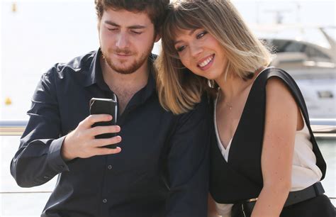 Jesse carere and jennette mccurdy. Canadian actors Justin Kelly (L) and Jesse Carere (R) and US actress Jennette McCurdy pose for the photocall of the TV series "Between" at the MIPCOM audiovisual trade fair in Cannes, southeastern France, on October 5, 2015. 