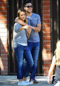 No wonder fans are getting butterflies over their romance! Back in 2004, Alba and Warren met while filming Fantastic Four and married only four years later. Despite their multi-year break, the .... 