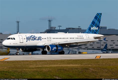 Mobile Applications for the Active Traveler. B6913 Flight Tracker - Track the real-time flight status of JetBlue B6 913 live using the FlightStats Global Flight Tracker. See if your flight has been delayed or cancelled and track the live position on a map.. 