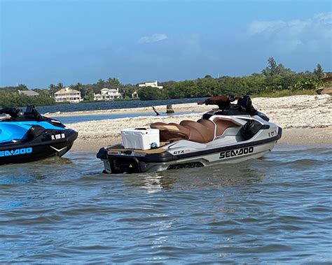 We provide private boat tours, jet ski rentals, full and half