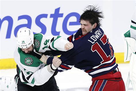 Jets Adam Lowry Helpers in consecutive contests 