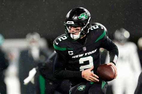 Jets are sticking with Zach Wilson despite the quarterback’s struggles