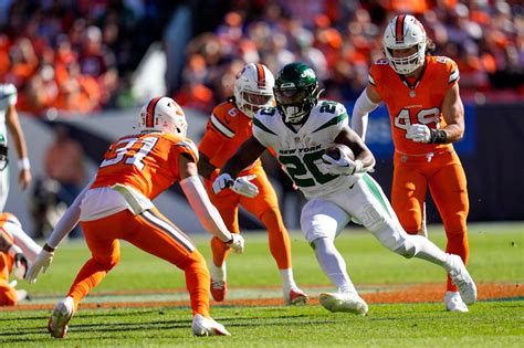 Jets rally past Broncos 31-21 with long TD from Breece Hall and scoop-and-score from Bryce Hall