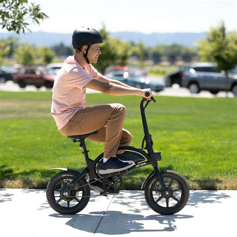 Jetson bike costco. Jan 19, 2021 · In this video I show you step by step instruction on how to replace the battery on a jetson bolt pro folding electric bike from Costco. This bike currently c... 