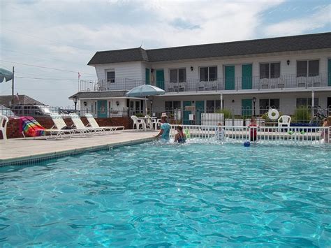 Jetty motel. About The Jetty Motel. Located across the street from the beach, this Cape May motel is within a 5-minute walk of Lake View Park. The motel features an outdoor swimming pool and free Wi-Fi. The Jetty Motel includes cable TV in every air-conditioned guest room. Laundry facilities and free on-site parking are available at the Jetty. 