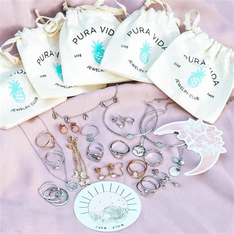 Jewelry club. Our Jewelry Club Members Receive: Monthly Gift Box Each monthly jewelry box is valued at least $100+ USD! Includes our signature complimentary gift wrapping ... 