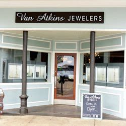 Jewelry stores in oxford ms. Brooks Collection Estate is a stunning jewelry store located in the heart of Oxford, Mississippi. With its prime location on the historic Courthouse Square, ... 