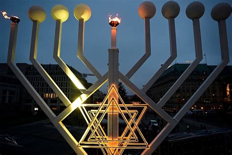 Jewish Canadians to celebrate Hanukkah publicly, even as antisemitism rises