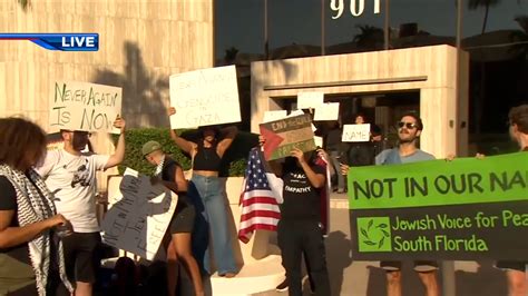 Jewish protestors rally in Coral Gables to push for peace and protection for Palestinians