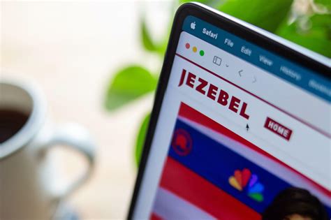 Jezebel, an incisive feminist voice since the height of the blogosphere era, is shutting down