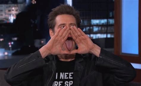 Em janeiro de 2015, Jim Carrey fez uma aparição no programa do Jimmy Kimmel para promover seu novo filme. Ele não perdeu a chance e zombou nas "teorias de conspiração da Internet" ao fazer constantemente o "sinal do triângulo" com a mão, enquanto mostrava sua língua no meio. Ele disse que aquilo é a "língua que tudo zomba" dos Illuminati.. 
