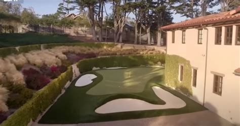 Jun 5, 2019 · Nantz, as you may recall, owns a home at Pebble Beach. And in the backyard of the CBS broadcasting legend’s house is a replica of the iconic par-3 No. 7 at the course. . 