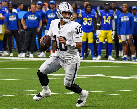 Jimmy Garoppolo looks sharp in his Raiders debut, and Vegas beats the Rams 34-17