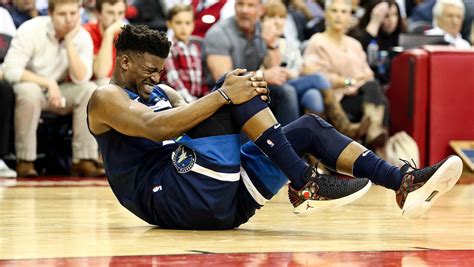 Jimmy butler injury. Nov 9, 2023 · Butler has played in six games this season and is averaging 19.0 points, 6.7 rebounds, 3.7 assists and 1.5 steals per contest while shooting 43.9% from the field and 50.0% from the three-point range. 