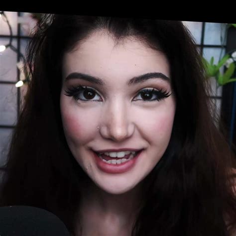 Nov 1, 2023 · Wiki, Bio, Age, Family, Siblings, Childhood & Education. Who is Jinx ASMR? Jinx ASMR is a popular American YouTuber known for her calming sound videos, whispering videos, and ASMR films, which she posts on her channel Jinx ASMR. She currently has over 90,000 subscribers. Not only that, but her videos have received over 6 million views on her ...