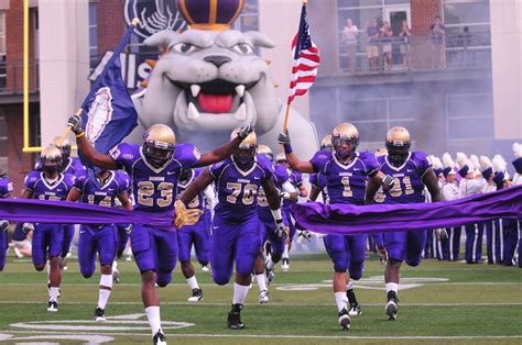 Jmu football. Eight Walter Payton Award Finalists. 20 Conference Players of the Year. 34 Conference Major Award Winners. Program-record 10 All-Americans and 17 All-Conference Honors in 2019. Five CoSIDA Academic All-Americans. 18 Players Invited to Senior Bowl Games. * as of conclusion of 2022 season. Charles Haley enshrined to the PFHOF in 2015. 