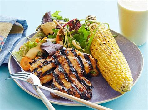 Jo Swenters on Instagram: "Lunch = BBQ. Chicken, sweet corn, …