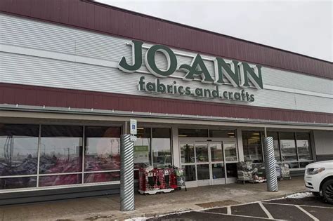 Portland , ME. 1064 Brighton Ave. Portland , ME 04102-1030. 207-871-0030. Store details. Visit your local JOANN Fabric and Craft Store at 49 Topsham Fair Mall Rd Ste 17 in Topsham, ME for the largest assortment of fabric, sewing, quilting, scrapbooking, knitting, jewelry and other crafts.. 