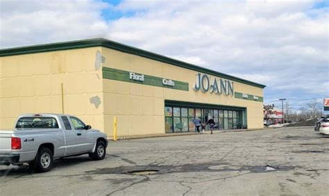 Joann fabric bangor maine. 732 Center St. Auburn , ME 04210-6316. 207-783-1066. Store details. Visit your local JOANN Fabric and Craft Store at 1064 Brighton Ave in Portland, ME for the largest assortment of fabric, sewing, quilting, scrapbooking, knitting, crochet, jewelry and other crafts. 