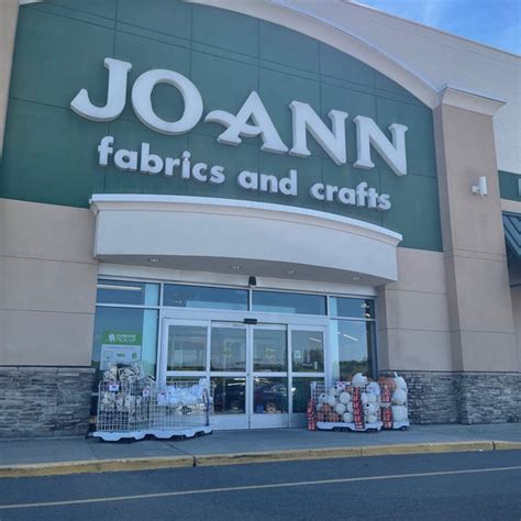Joann fabrics headquarters. For nearly 75 years, JOANN has inspired creativity in the hearts, hands and minds of its customers. From a single storefront in Cleveland, Ohio, the nation’s leading fabric and craft retailer has grown to include more than 865 stores across 49 states and an industry-leading e-commerce business. 