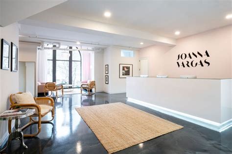 Joanna vargas nyc. Dec 4, 2018 · Inside Joanna Vargas’s new 14,000-foot Manhattan skin-care clinic, a neon pink sign flashes in the entryway: Glow Brighter. Having opened her first New York space some 12 years ago, Vargas has ... 