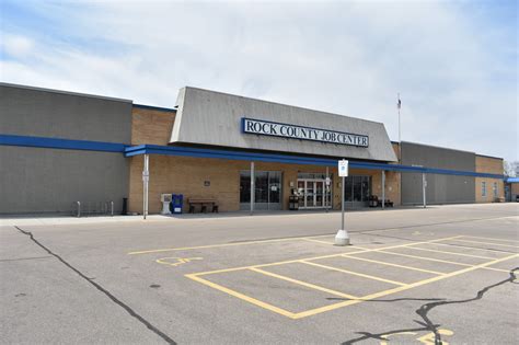 Jobs in janesville wi. 12 Jobs in Janesville, WI. General Manager. Delavan, WI (Onsite) Full-Time. LOVE TO TALK SPORTS? Dunham’s Sports, one of the largest full-line sporting goods chains in the U.S., was founded in 1937 as Dunham’s Bait &amp; Tackle. Today we have over 240 stores in over 20 Mid... 