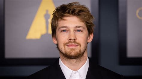 Joe alwyn