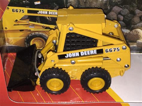 John Deere ERTL 6675 Skid Steer Loader 1994 Model 1 /32 Scale